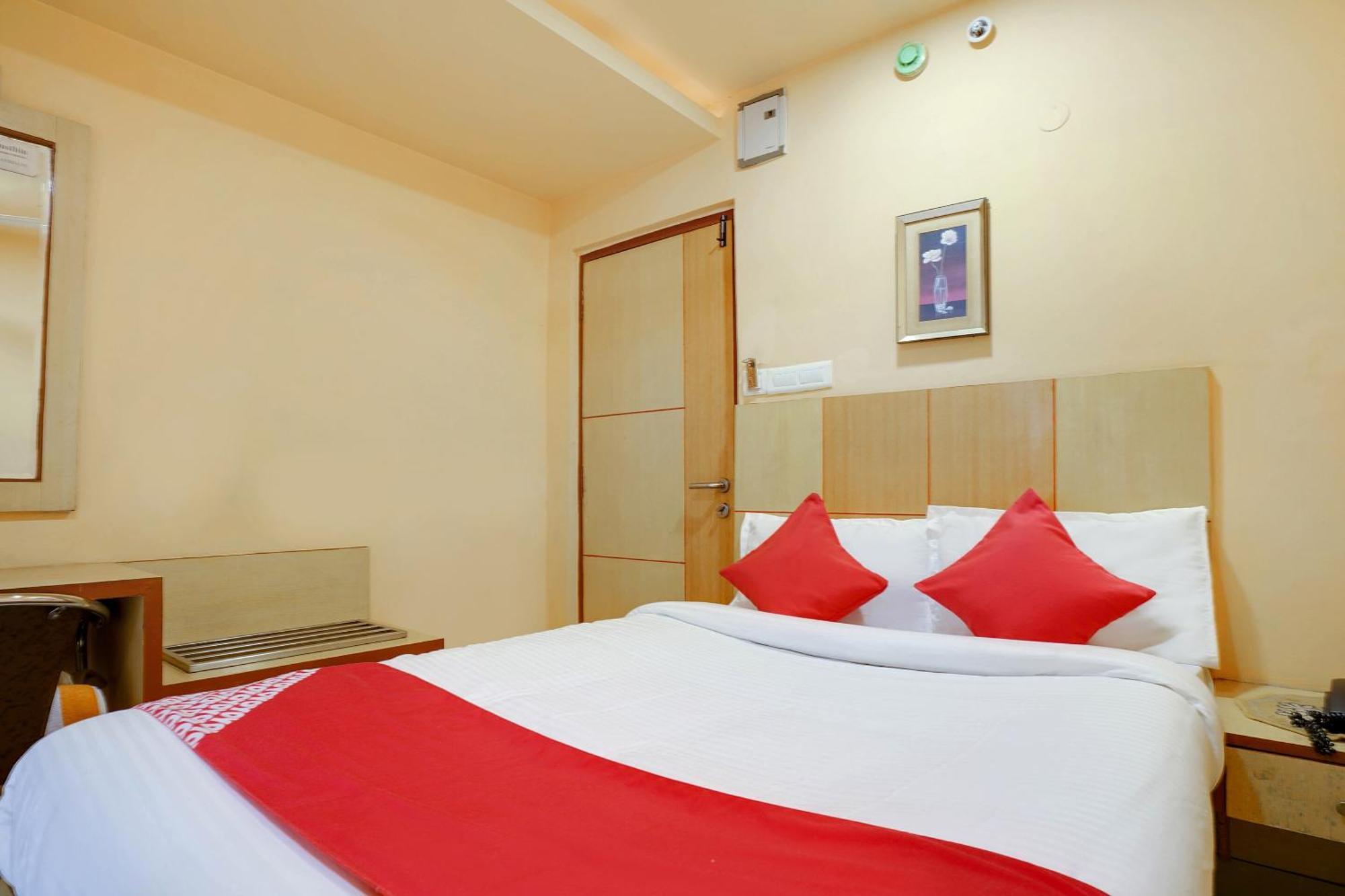 Hotel O Shanta Residency Lodge Sururnagar Esterno foto