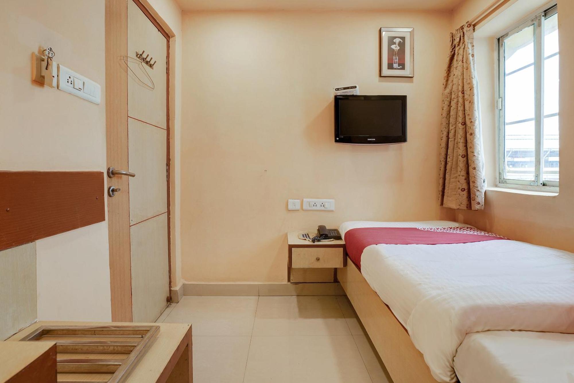 Hotel O Shanta Residency Lodge Sururnagar Esterno foto